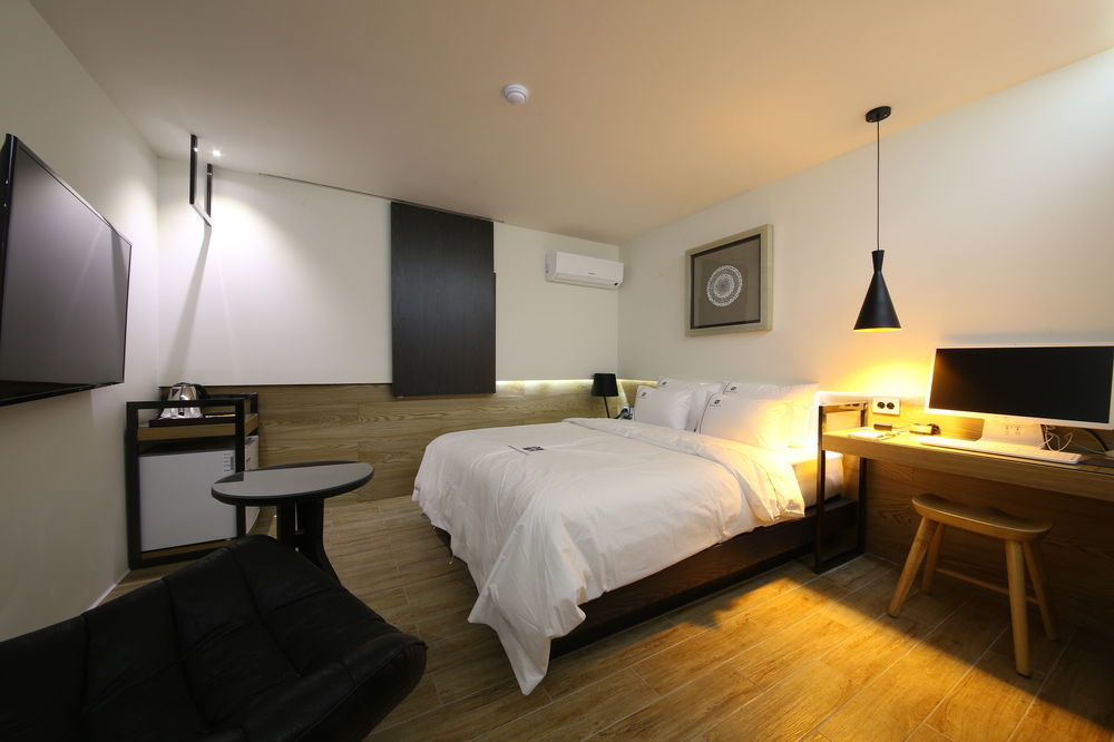 Avenue Hotel Чонджу Екстер'єр фото